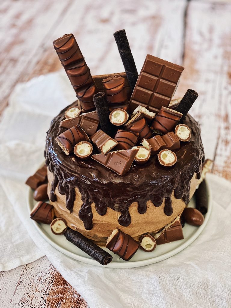 Kinder Schokolade Torte - Triple Chocolate Drip Cake