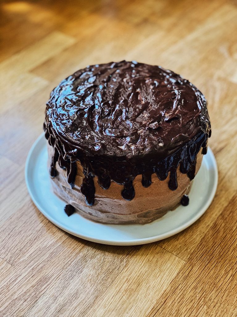 Kinder Schokolade Torte - Triple Chocolate Drip Cake