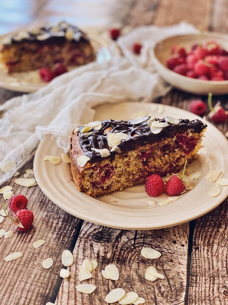 Himbeer-Mandelkuchen mit Schokoladen-Ganache