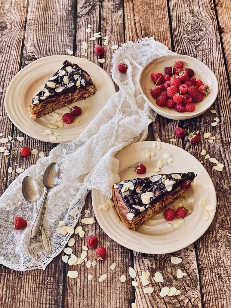 Himbeer-Mandelkuchen mit Schokoladen-Ganache