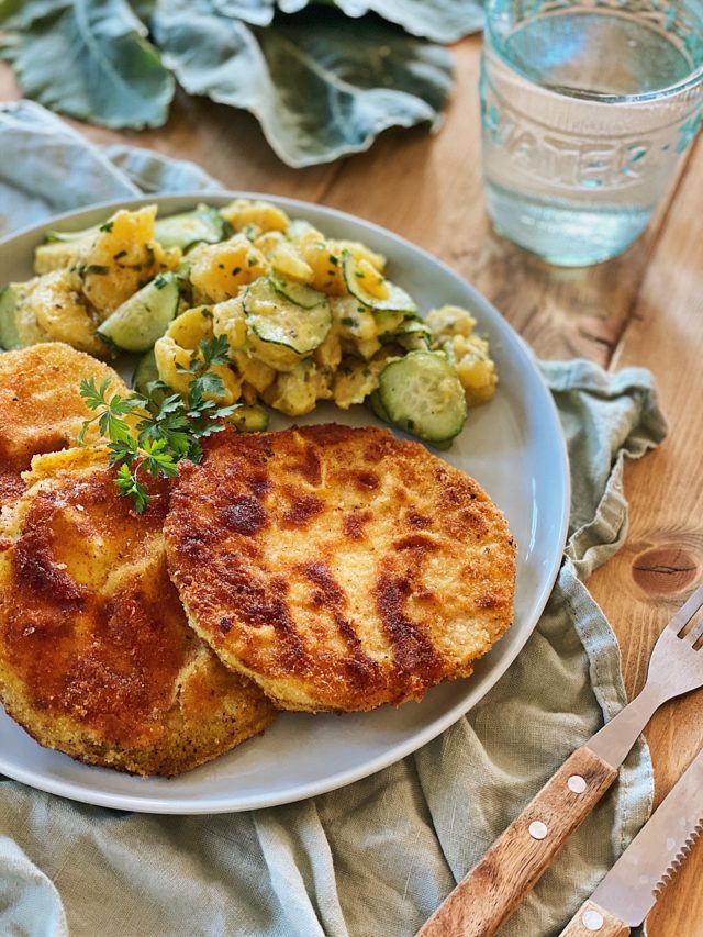 Kohlrabi Schnitzel mit Kartoffel-Gurken-Salat - Fashion Kitchen