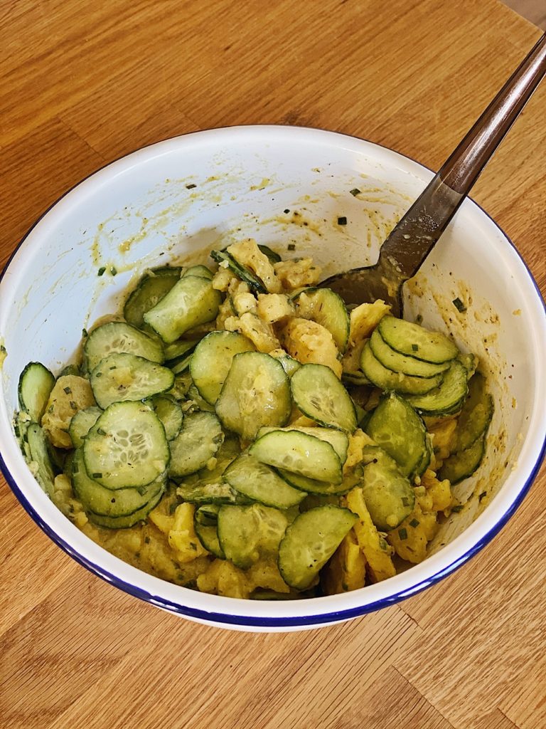 Kohlrabi Schnitzel mit Kartoffel-Gurken-Salat