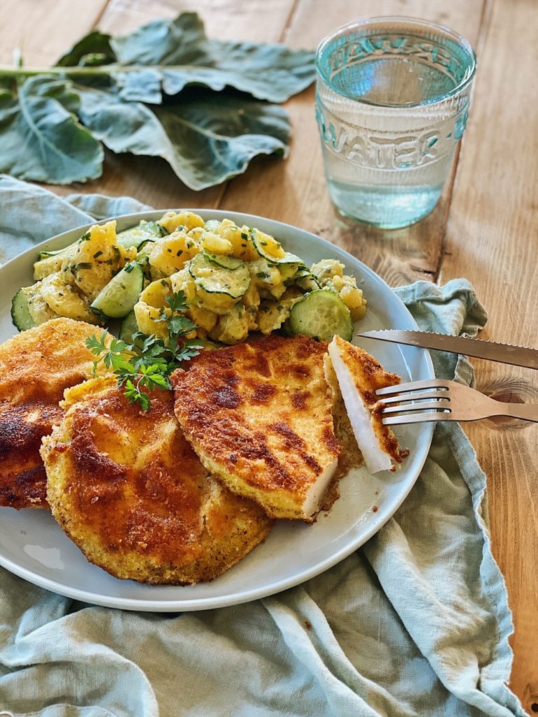 Kohlrabi Schnitzel mit Kartoffel-Gurken-Salat