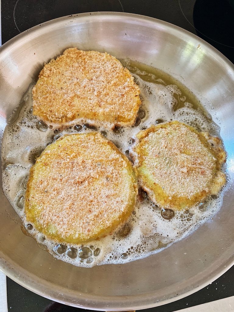 Kohlrabi Schnitzel mit Kartoffel-Gurken-Salat