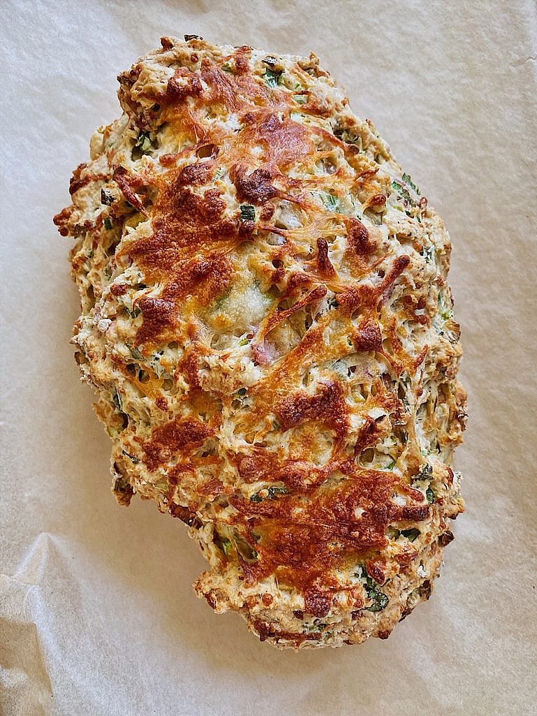 Partybrot mit Käse, Speck & Frühlingszwiebeln