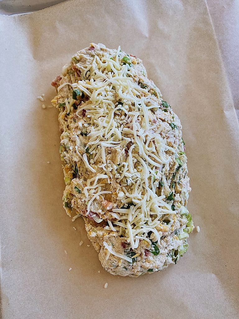 Partybrot mit Käse, Speck & Frühlingszwiebeln