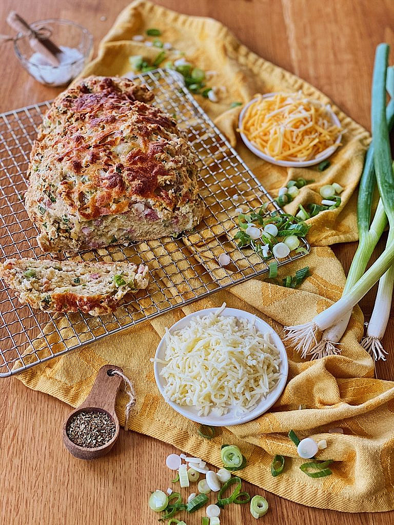 Partybrot mit Käse, Speck & Frühlingszwiebeln