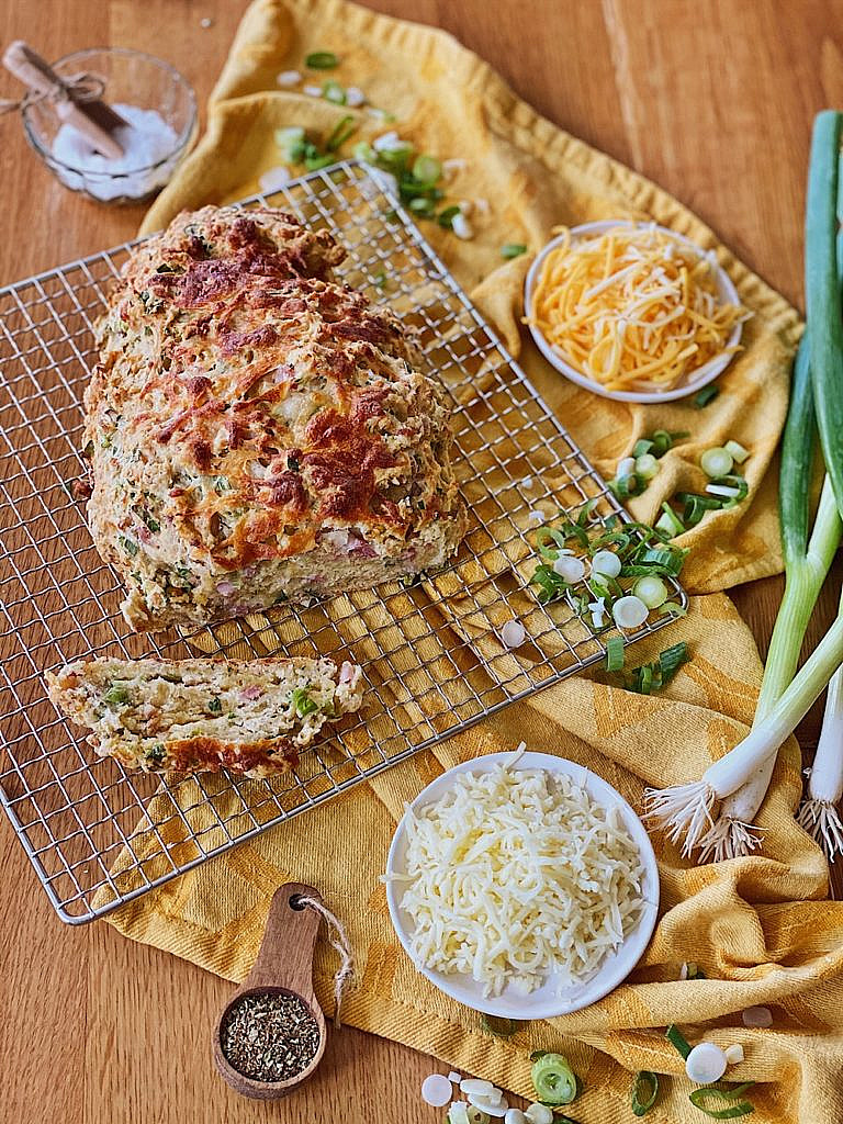 Partybrot mit Käse, Speck & Frühlingszwiebeln