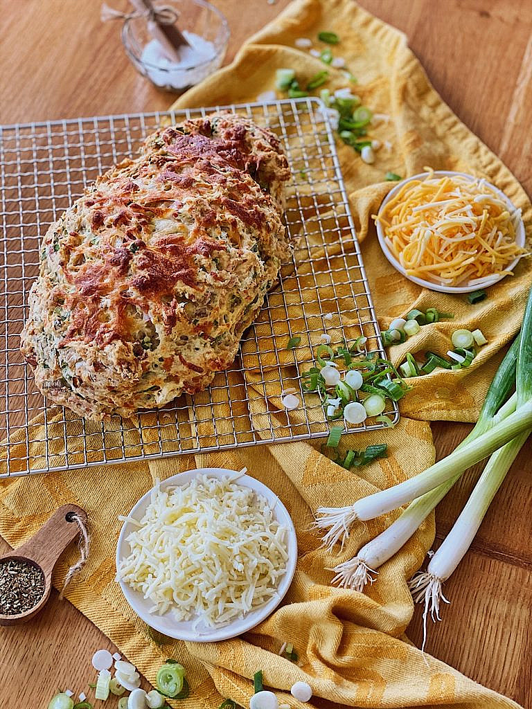 Partybrot mit Käse, Speck & Frühlingszwiebeln