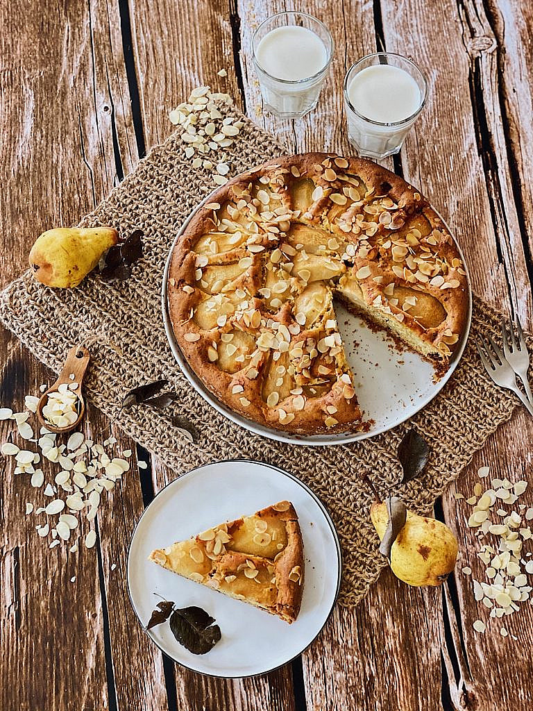 Birnenkuchen mit Schokoladenstückchen und Mandeln - Fashion Kitchen