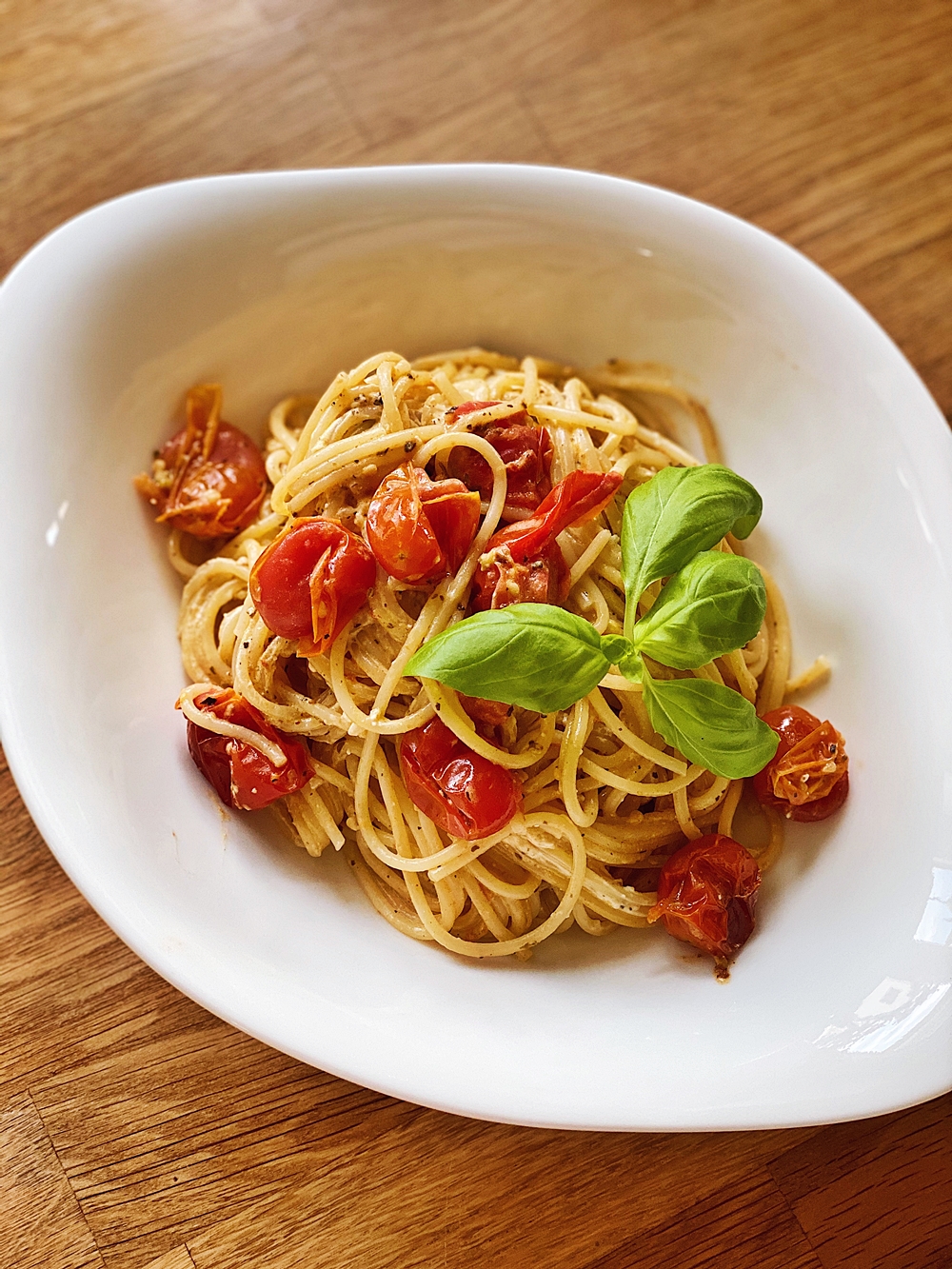 gebackene Tomaten-Feta-Pasta aus dem Ofen