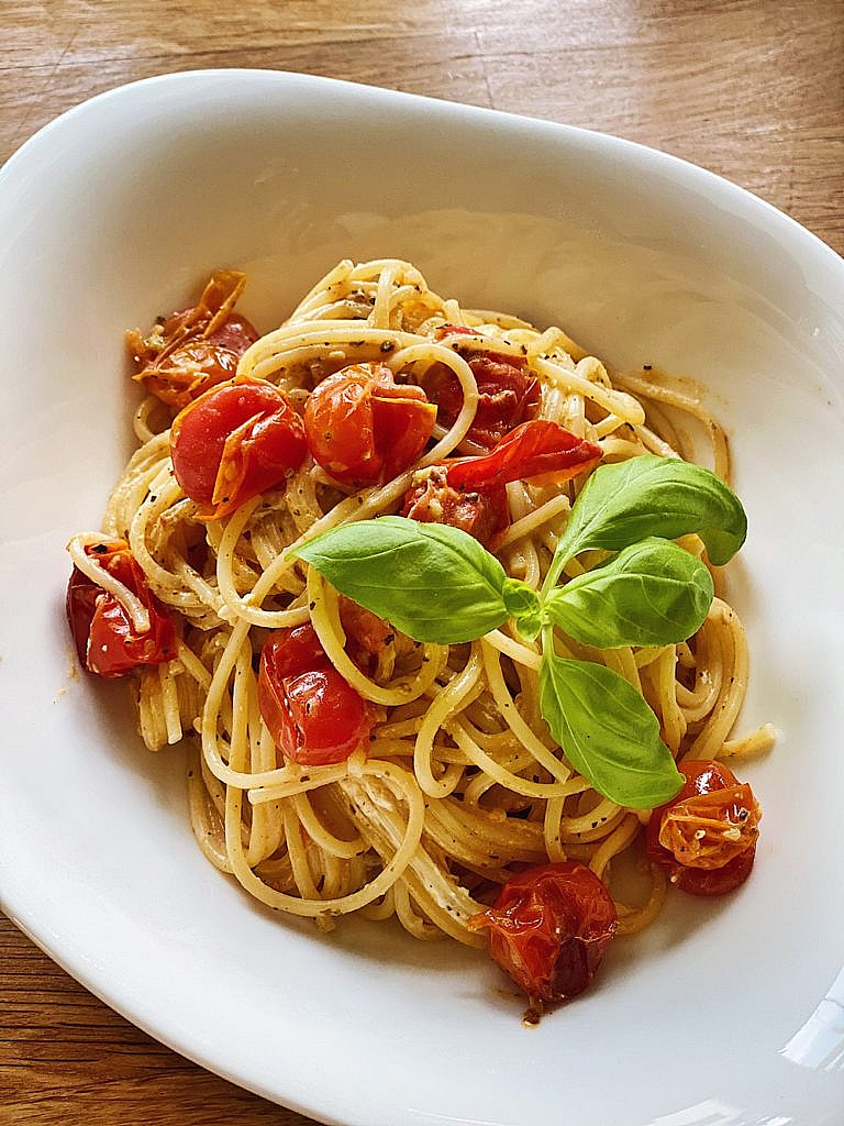 gebackene Tomaten-Feta-Pasta aus dem Ofen