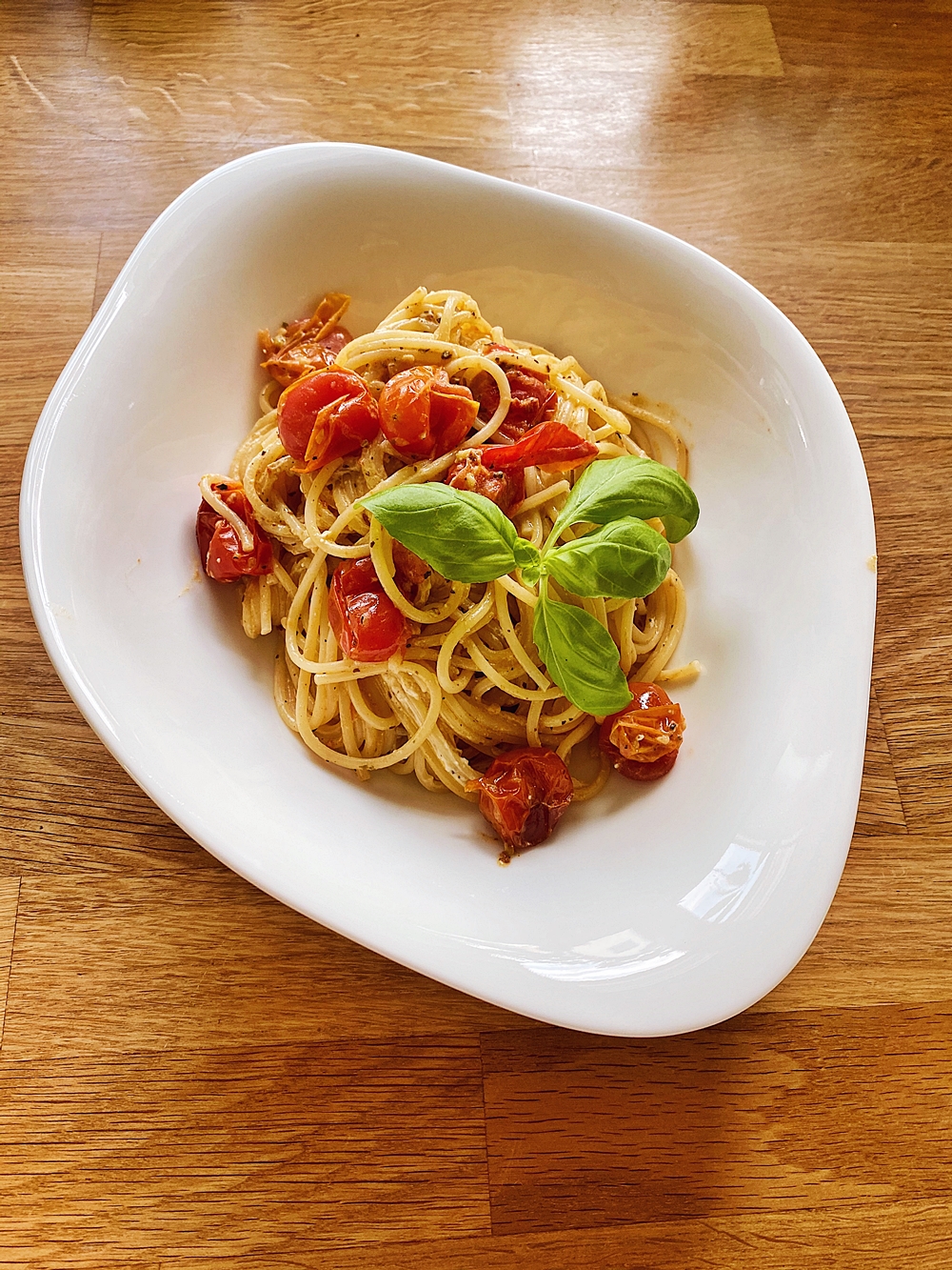 gebackene Tomaten-Feta-Pasta aus dem Ofen - Fashion Kitchen