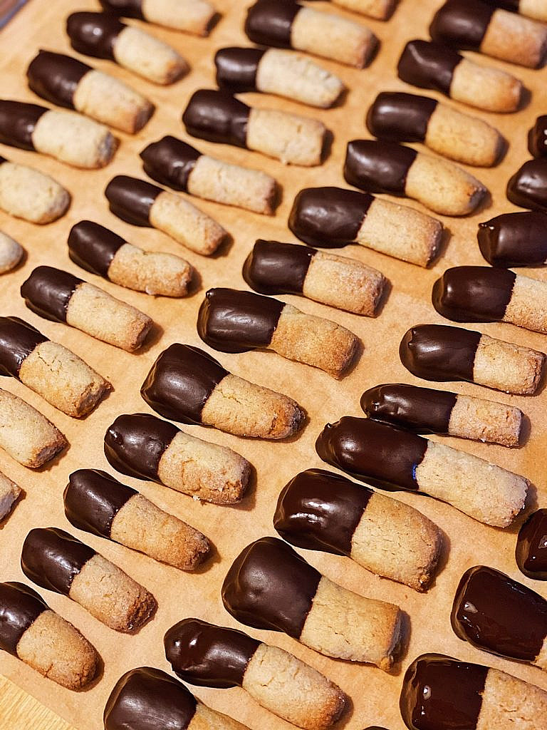 Walnuss-Marzipan-Stäbchen