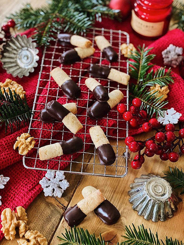 Walnuss-Marzipan-Stäbchen