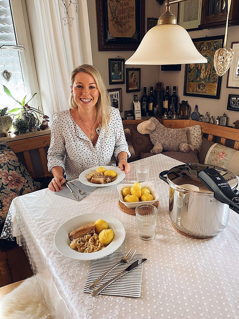 Kraut und Fleisch - fränkisches Sauerkraut mit Schweinebauch und Kartoffeln