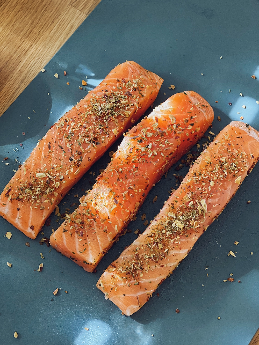 Lachsfilet mit Dillsoße und Salzkartoffeln - Fashion Kitchen