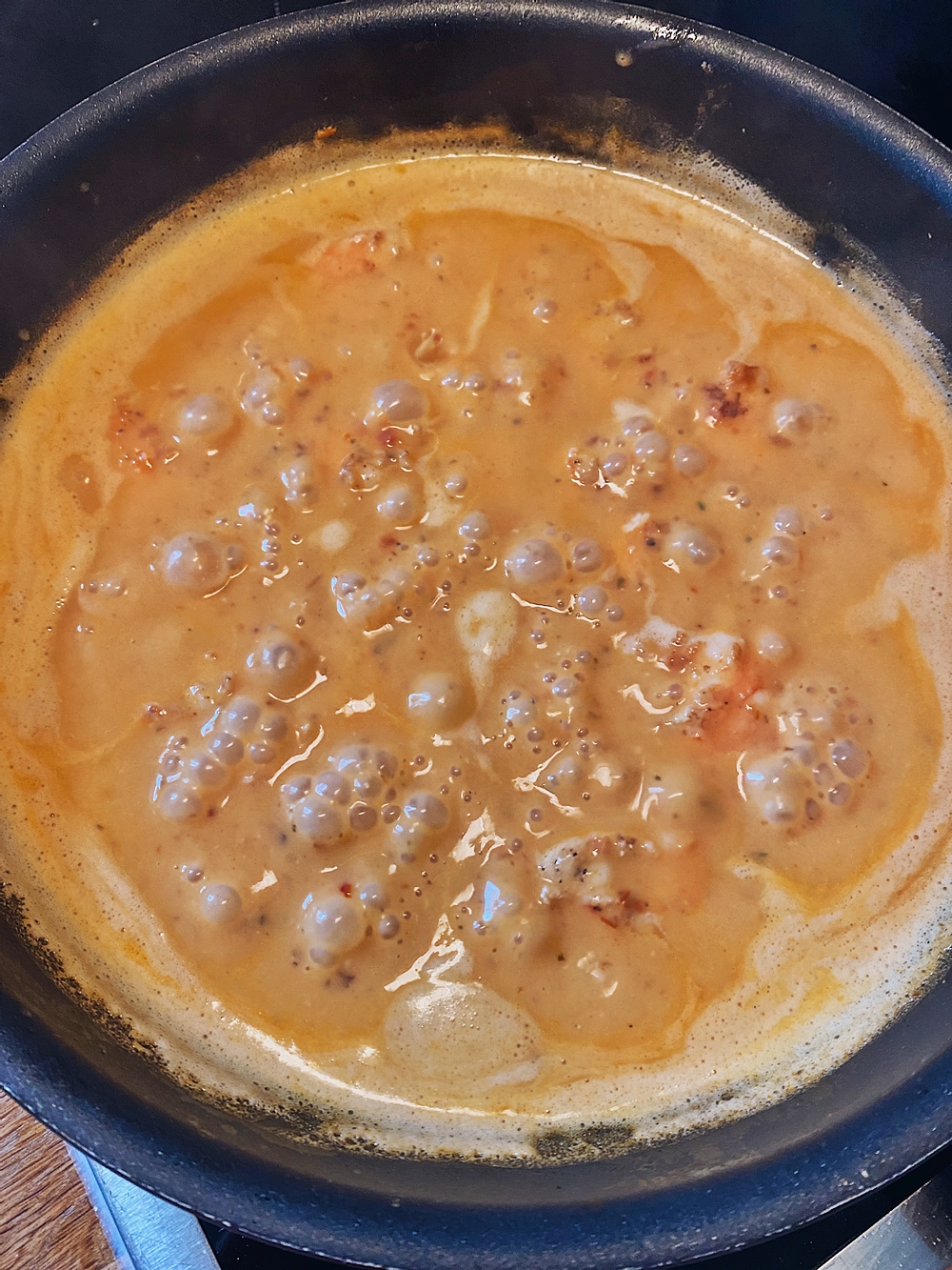 cremige Parmesan Pasta mit Garnelen, Spinat und Tomaten