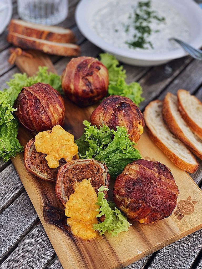 Bacon Beef Onion Bombs - Speck-Hack-Zwiebel Bomben mit Käse