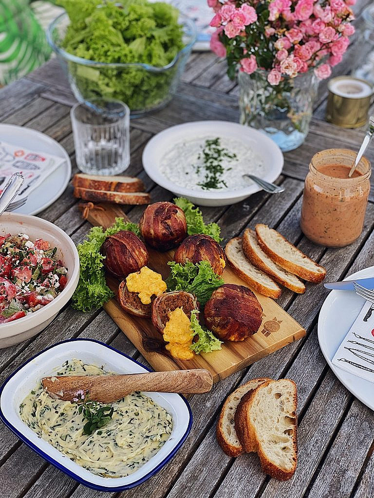 Bacon Beef Onion Bombs - Speck-Hack-Zwiebel Bomben mit Käse