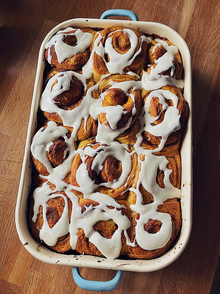 Kürbis-Zimt-Schnecken mit Frischkäseglasur - Pumpkin Cinnamon Rolls