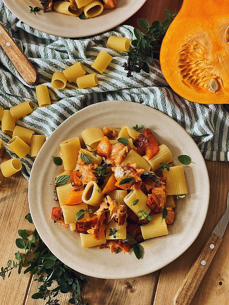 herbstliche Lachs-Kürbis-Pasta mit Parmesansoße