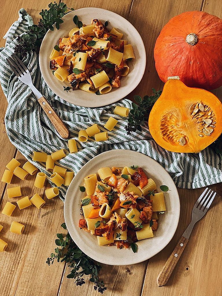 herbstliche Lachs-Kürbis-Pasta mit Parmesansoße