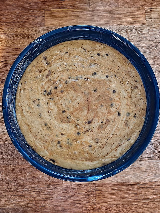 Bananenkuchen mit karamellisierten Bananen und Schokoladenglasur