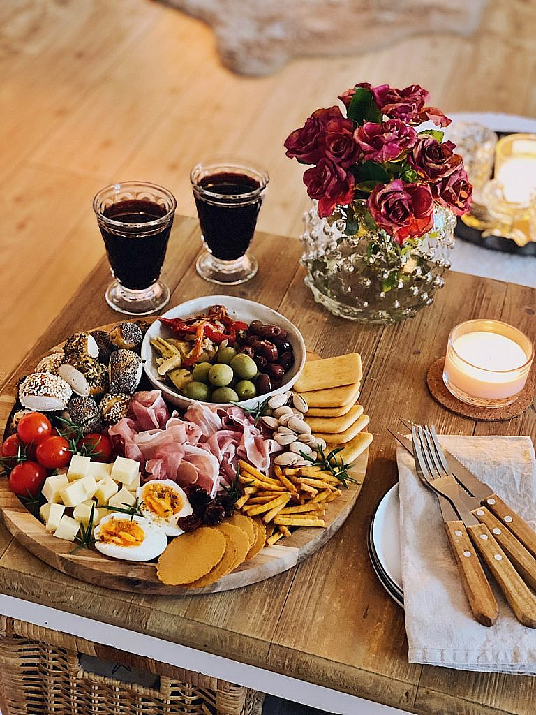 Charcuterie Board mit Parmaschinken und Laugenkonfekt