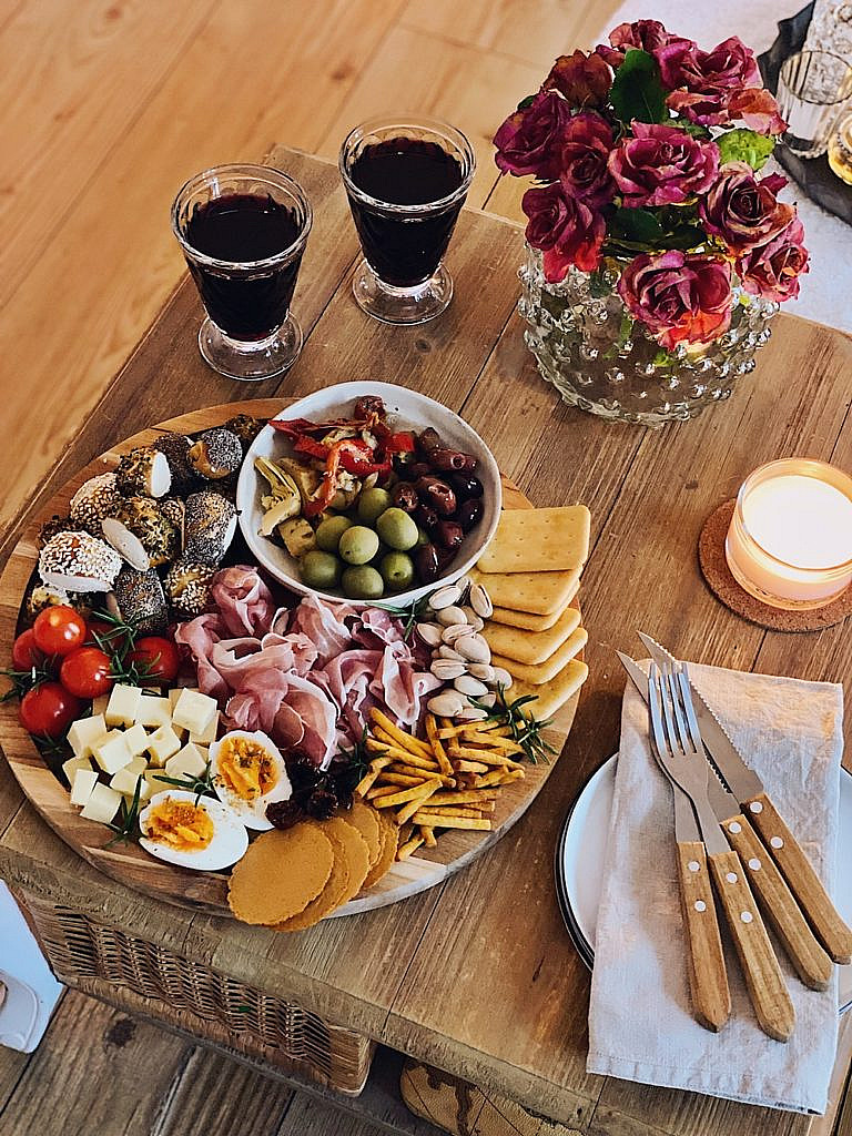 Charcuterie Board mit Parmaschinken und Laugenkonfekt