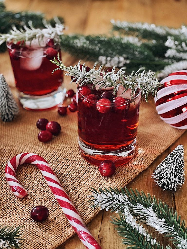 Christmas Cranberry Gin Cocktail