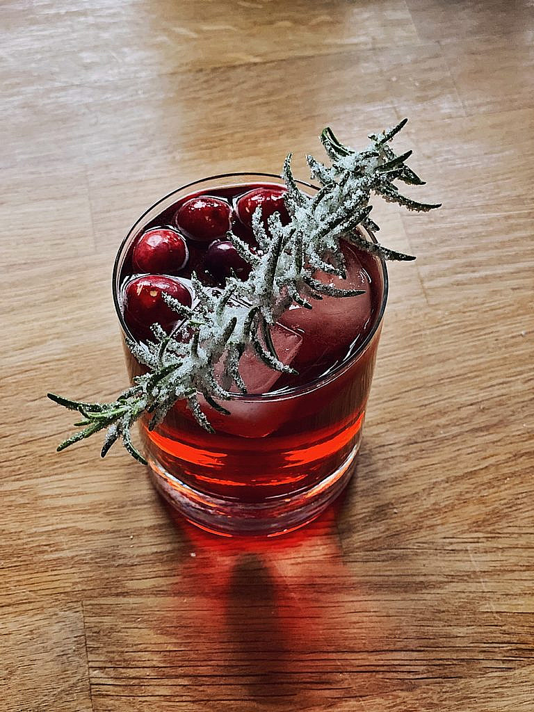 Christmas Cranberry Gin Cocktail