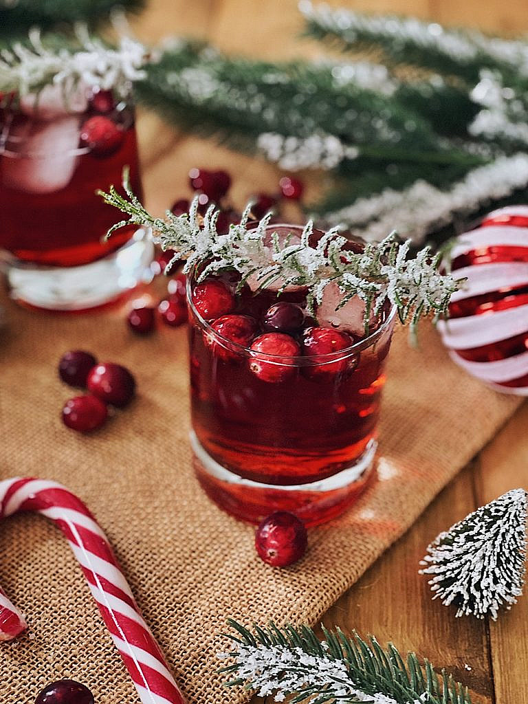 Christmas Cranberry Gin Cocktail