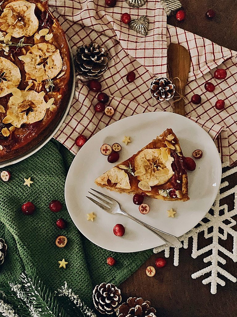  weihnachtlicher Bratapfelkuchen mit Cranberries 