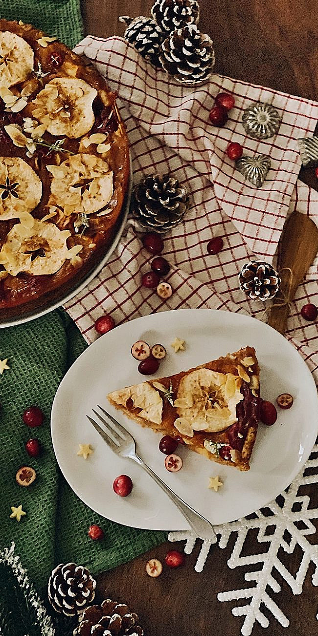 weihnachtlicher Bratapfelkuchen mit Cranberries