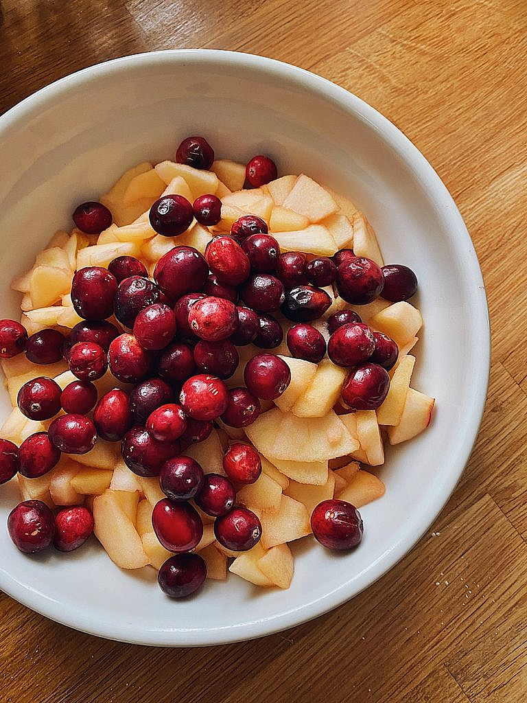  weihnachtlicher Bratapfelkuchen mit Cranberries 