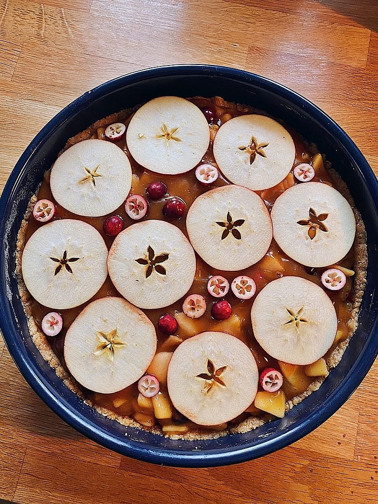  weihnachtlicher Bratapfelkuchen mit Cranberries 