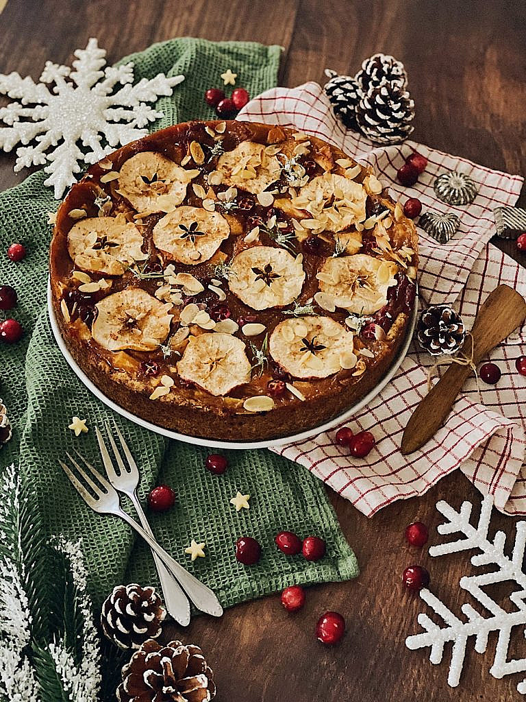  weihnachtlicher Bratapfelkuchen mit Cranberries 