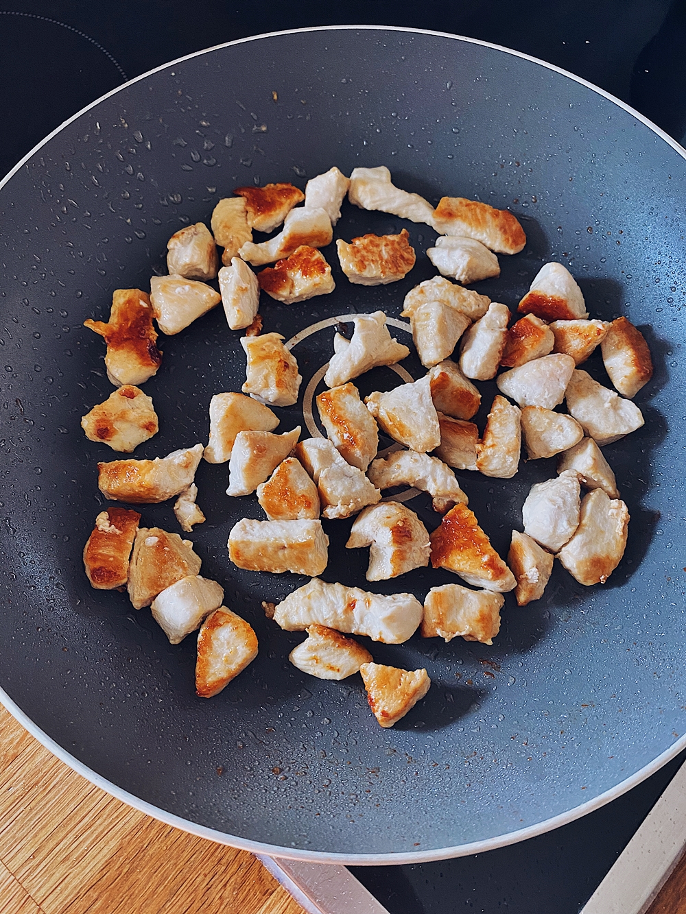 Herbst Pasta mit Kürbis, Hähnchen und Parmesansoße